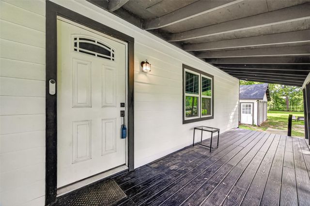 17073 Oak Grove Ln, New Caney, TX 77357