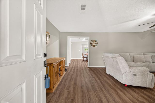 17073 Oak Grove Ln, New Caney, TX 77357