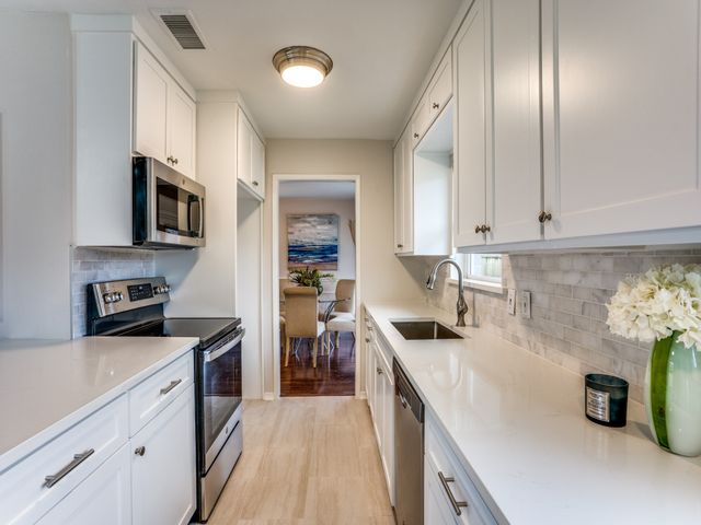 819 Kingswood Avenue, Richardson, TX 75080