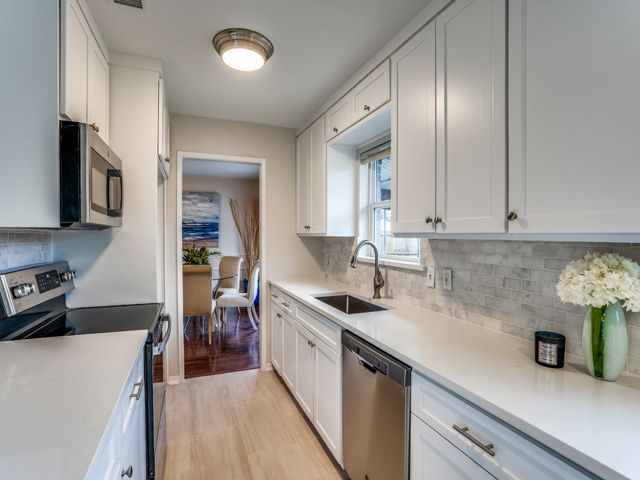 819 Kingswood Avenue, Richardson, TX 75080