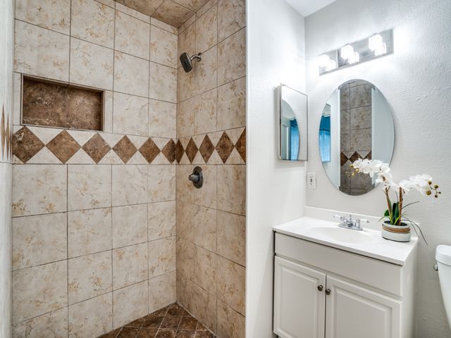 819 Kingswood Avenue, Richardson, TX 75080