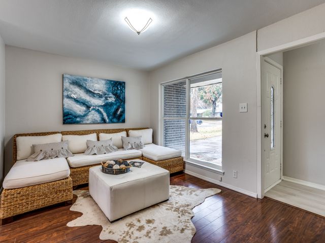 819 Kingswood Avenue, Richardson, TX 75080