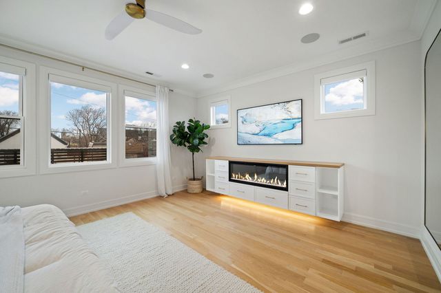 2042 N Honore Street, Chicago, IL 60614