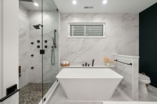 2042 N Honore Street, Chicago, IL 60614