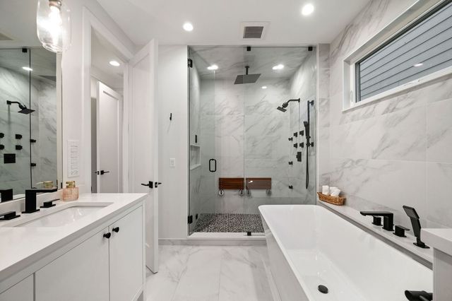 2042 N Honore Street, Chicago, IL 60614