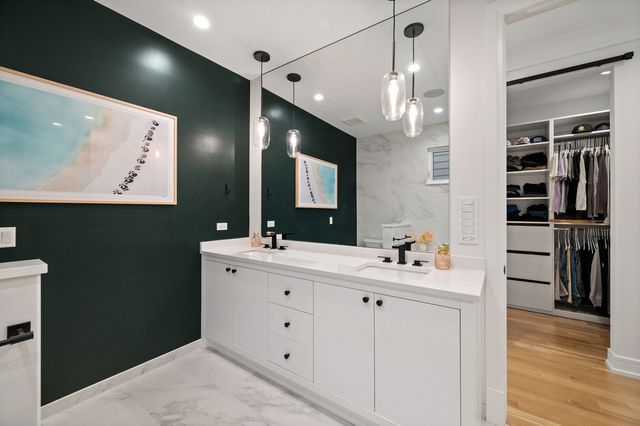 2042 N Honore Street, Chicago, IL 60614