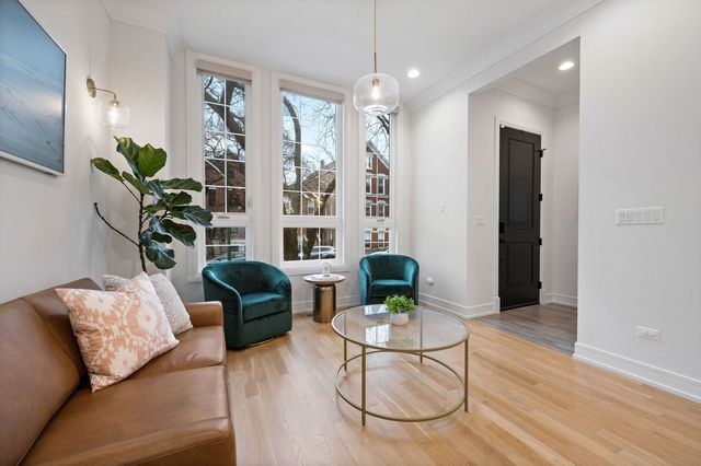 2042 N Honore Street, Chicago, IL 60614