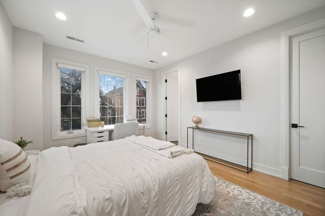 2042 N Honore Street, Chicago, IL 60614