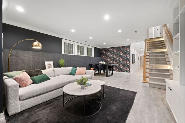 2042 N Honore Street, Chicago, IL 60614