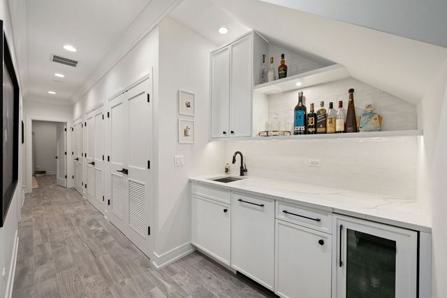 2042 N Honore Street, Chicago, IL 60614