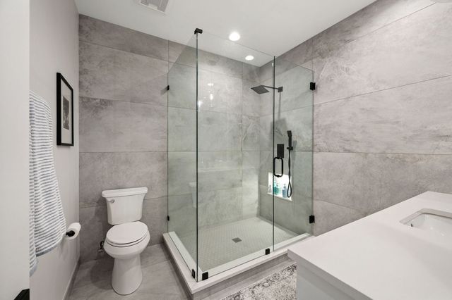 2042 N Honore Street, Chicago, IL 60614