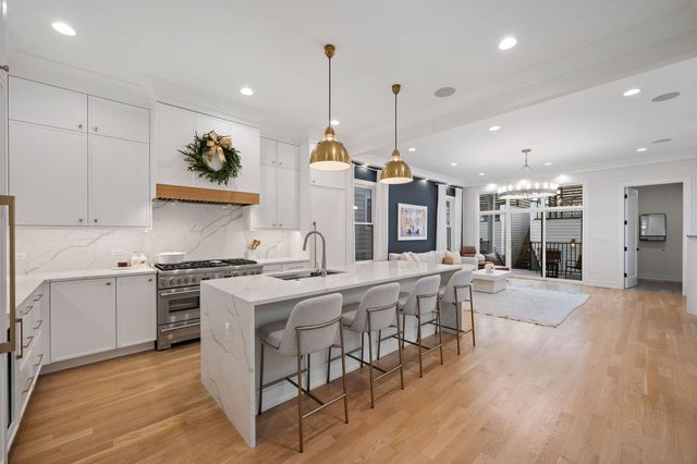 2042 N Honore Street, Chicago, IL 60614