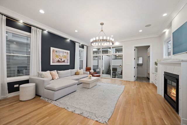 2042 N Honore Street, Chicago, IL 60614