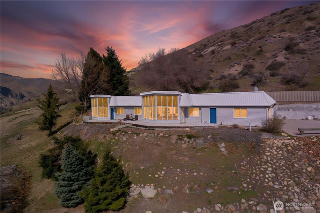 71 Blue Grade Road, East Wenatchee, WA 98802