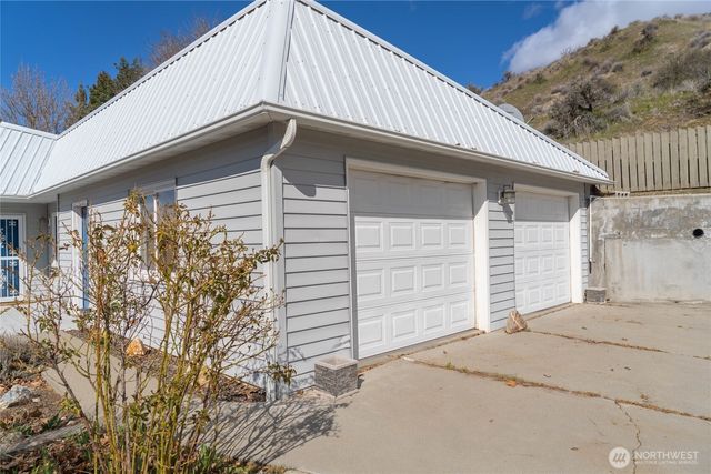 71 Blue Grade Road, East Wenatchee, WA 98802