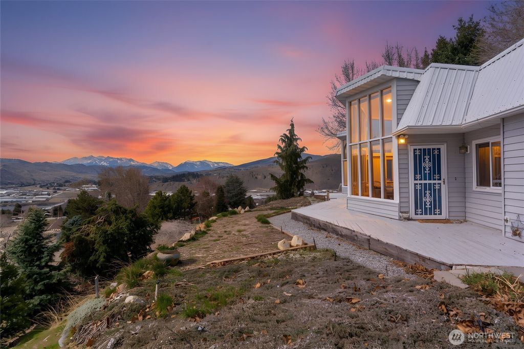 71 Blue Grade Road, East Wenatchee, WA 98802