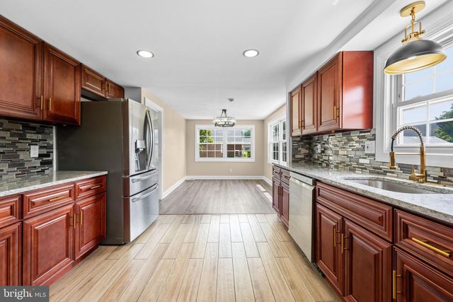 205 SECOND AVE, West Berlin, NJ 08091