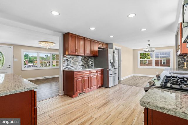 205 SECOND AVE, West Berlin, NJ 08091