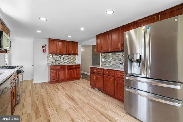 205 SECOND AVE, West Berlin, NJ 08091