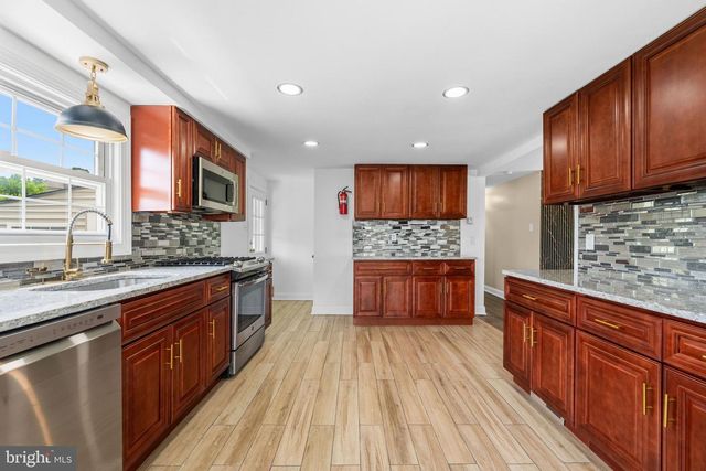 205 SECOND AVE, West Berlin, NJ 08091