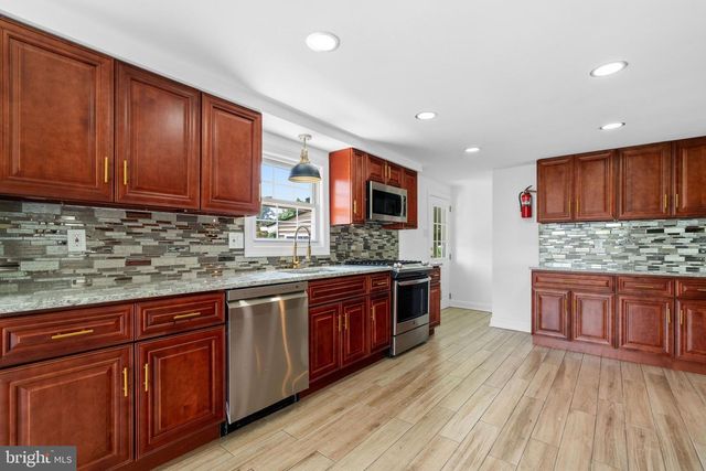 205 SECOND AVE, West Berlin, NJ 08091