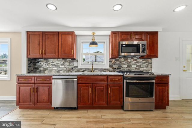 205 SECOND AVE, West Berlin, NJ 08091