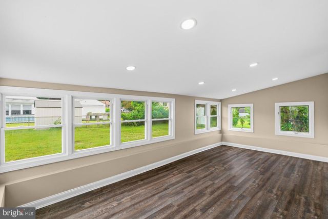 205 SECOND AVE, West Berlin, NJ 08091