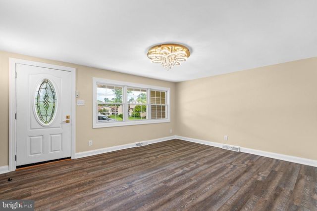 205 SECOND AVE, West Berlin, NJ 08091