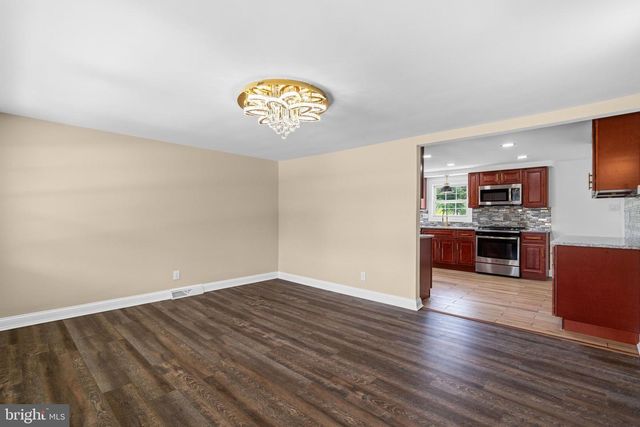 205 SECOND AVE, West Berlin, NJ 08091