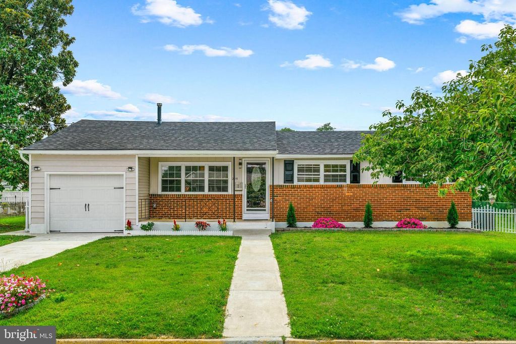 205 SECOND AVE, West Berlin, NJ 08091
