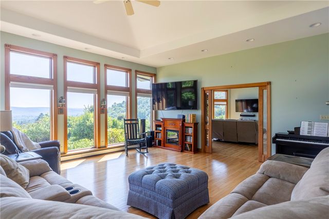 186 Hillcrest Road, Elmira, NY 14903