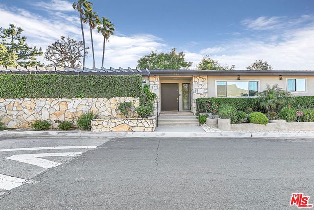 3543 Scadlock Lane, Sherman Oaks, CA 91403