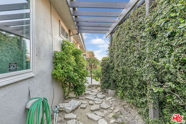 3543 Scadlock Lane, Sherman Oaks, CA 91403