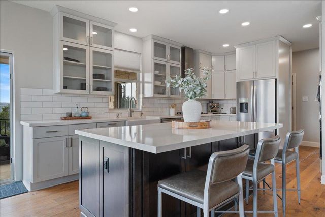 19215 White Horse CV, Spicewood, TX 78669