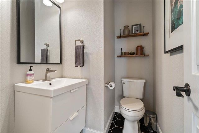 19215 White Horse CV, Spicewood, TX 78669