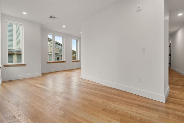 58 Kent U304, Brookline, MA 02445