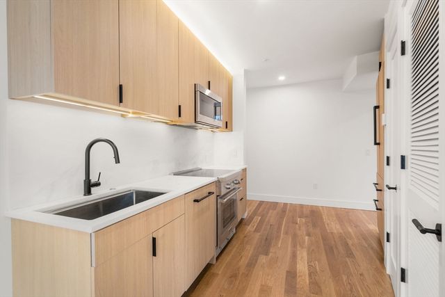 58 Kent U304, Brookline, MA 02445