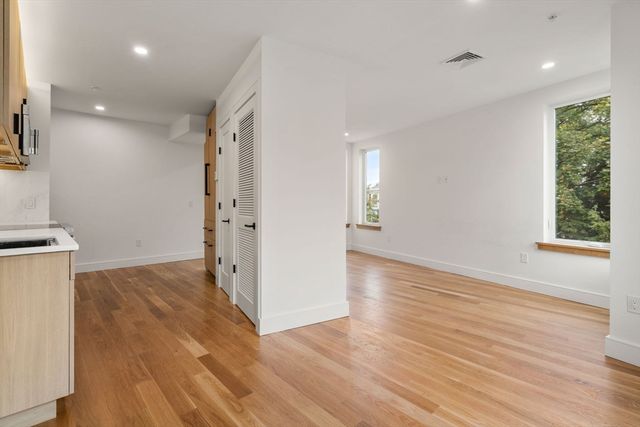 58 Kent U304, Brookline, MA 02445
