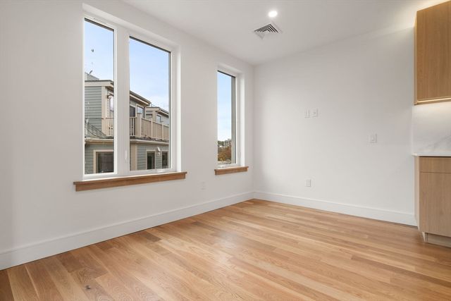 58 Kent U304, Brookline, MA 02445