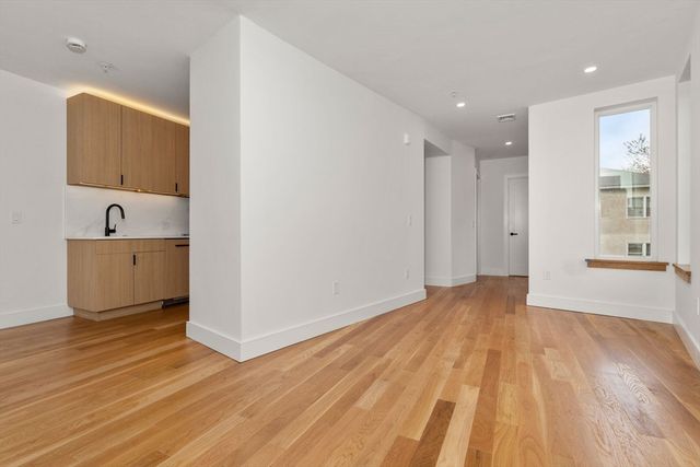 58 Kent U304, Brookline, MA 02445