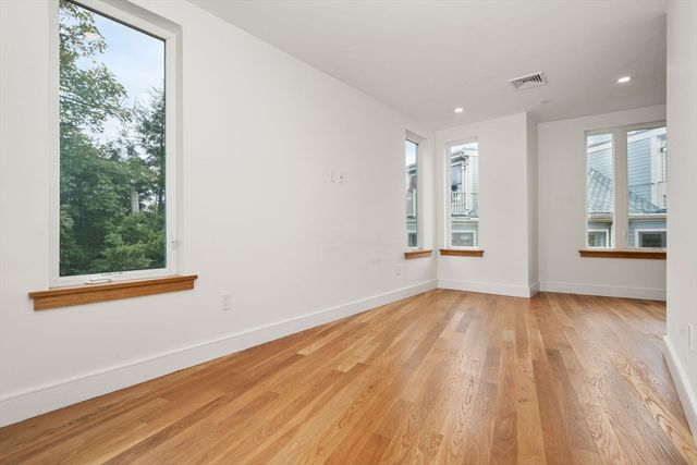 58 Kent U304, Brookline, MA 02445