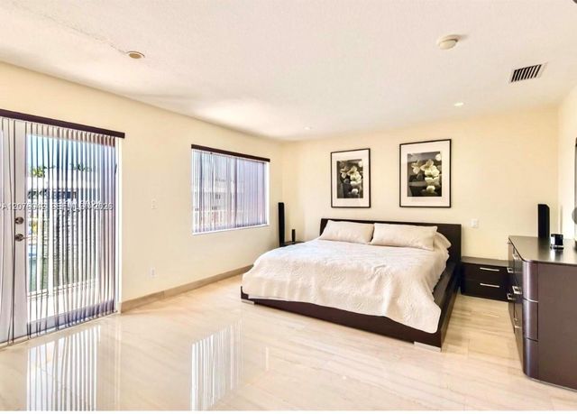 3864 NE 167th Street 5, North Miami Beach, FL 33160