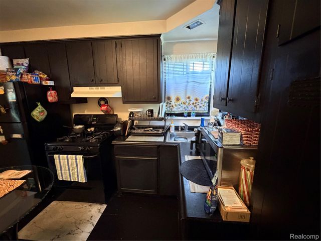10071 Vaughan Street, Detroit, MI 48228