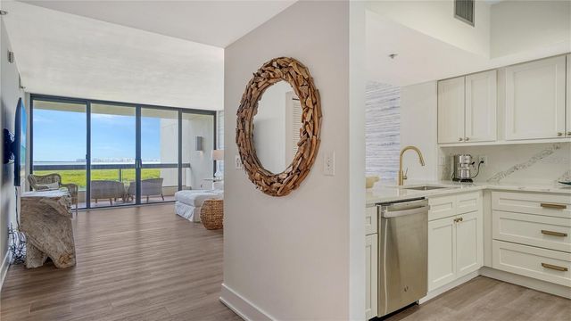 1930 HARBOURSIDE DRIVE 122, Longboat Key, FL 34228