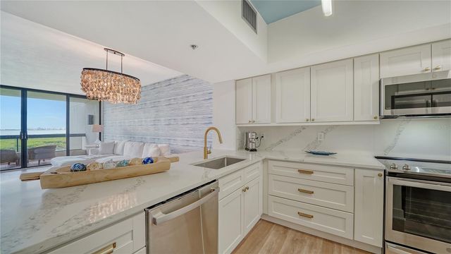 1930 HARBOURSIDE DRIVE 122, Longboat Key, FL 34228