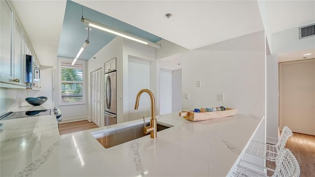 1930 HARBOURSIDE DRIVE 122, Longboat Key, FL 34228