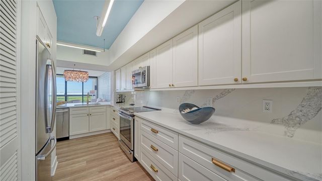 1930 HARBOURSIDE DRIVE 122, Longboat Key, FL 34228