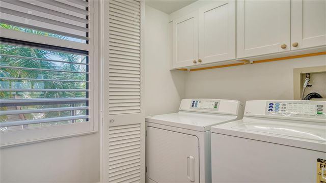 1930 HARBOURSIDE DRIVE 122, Longboat Key, FL 34228