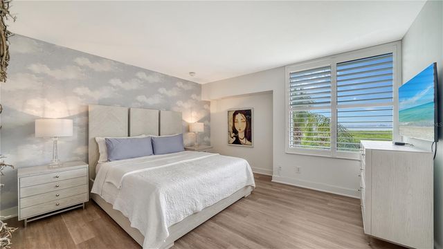 1930 HARBOURSIDE DRIVE 122, Longboat Key, FL 34228