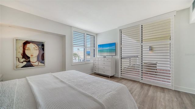 1930 HARBOURSIDE DRIVE 122, Longboat Key, FL 34228